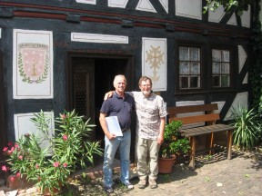 Douniaux vor dem Museum